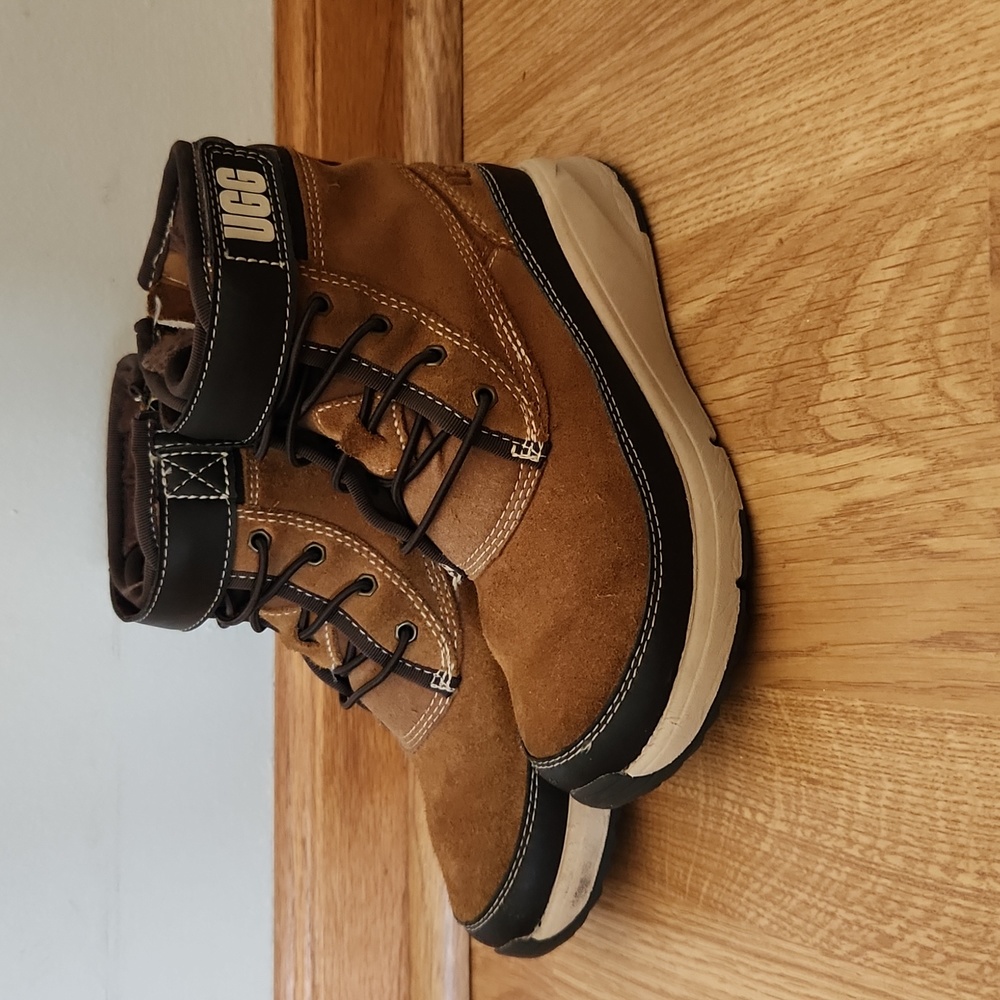 SOLD - Little boys/girls  UGG snow boots EUC